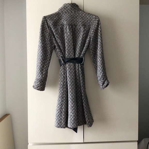 Elegant Beth Bowley Coat - Picture 5 of 6